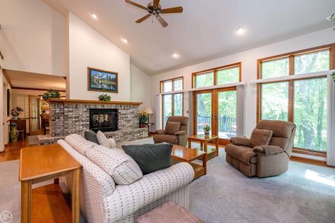 448 Mack, Leonard, MI 48367 photo 10
