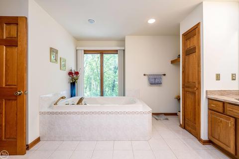 448 Mack, Leonard, MI 48367 photo 38