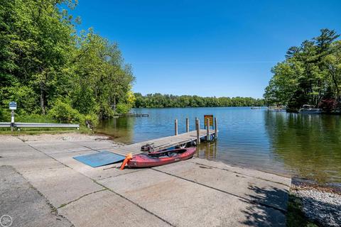 448 Mack, Leonard, MI 48367 photo 73