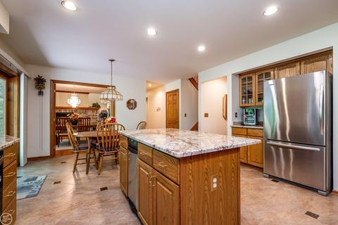 448 Mack, Leonard, MI 48367 photo 17