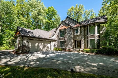 448 Mack, Leonard, MI 48367 photo 2
