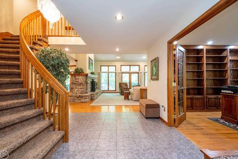448 Mack, Leonard, MI 48367 photo 6