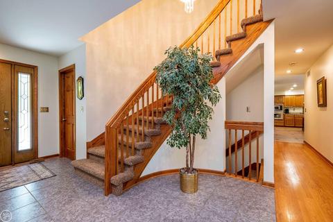 448 Mack, Leonard, MI 48367 photo 23