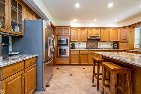 448 Mack, Leonard, MI 48367 photo 19