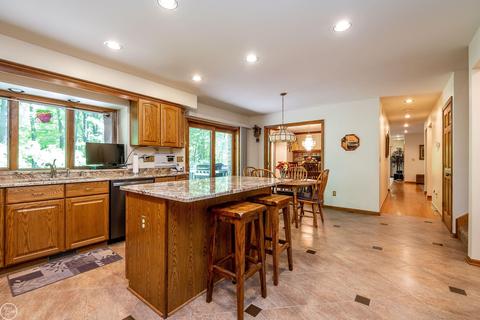 448 Mack, Leonard, MI 48367 photo 18