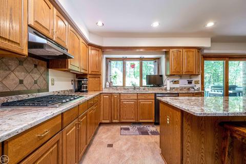 448 Mack, Leonard, MI 48367 photo 16