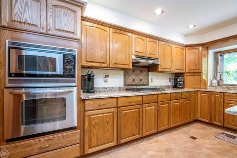 448 Mack, Leonard, MI 48367 photo 20