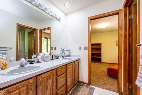 448 Mack, Leonard, MI 48367 photo 44