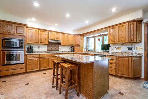 448 Mack, Leonard, MI 48367 photo 13