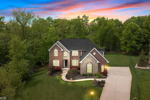 13838 Forest Ridge Cir, South Lyon, MI 48178