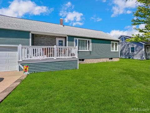 904 42nd Ave, Menominee, MI 49858