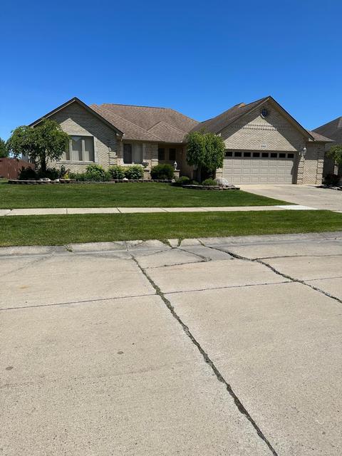 53412 Poinsettia Dr, Macomb, MI 48042