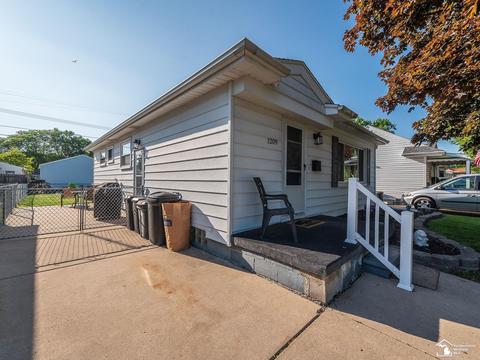 1209 Maple Ave, Monroe, MI 48162 photo 3
