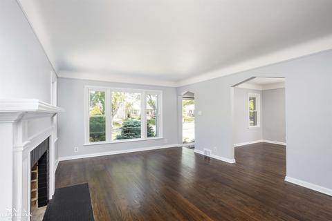 377 Ridgemont Rd, Grosse Pointe Farms, MI 48236 photo 3