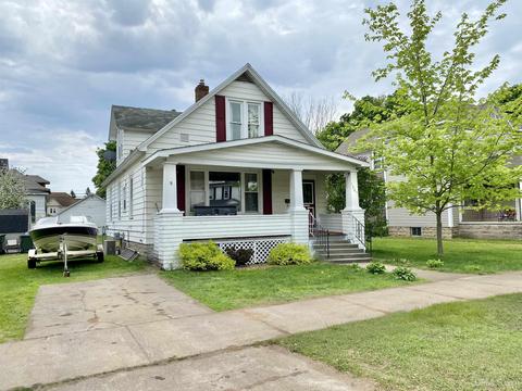 1307 S 1st, Escanaba, MI 49829