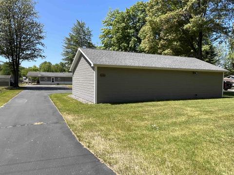 3745 Lakeshore, Gladwin, MI 48624 photo 12