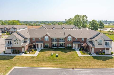 51879 E Pointe Ln, Chesterfield, MI 48051
