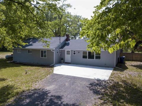 2088 S Smiths Xing, Midland, MI 48640