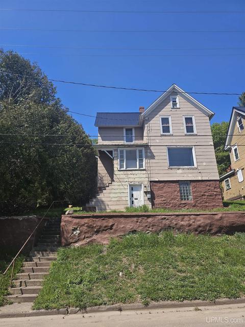 403 Holland St, Hancock, MI 49930