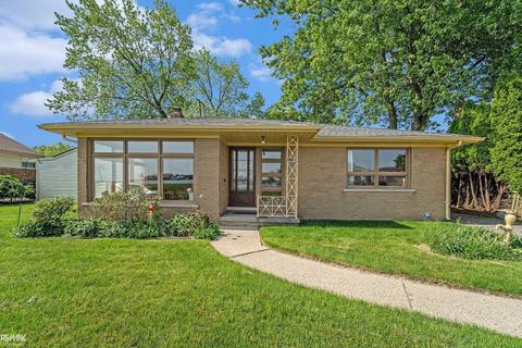 22538 E 10 Mile Rd, Saint Clair Shores, MI 48080