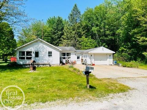 2059 Carmen, Kimball, MI 48074