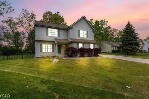 35677 Huntley Ct, New Baltimore, MI 48047