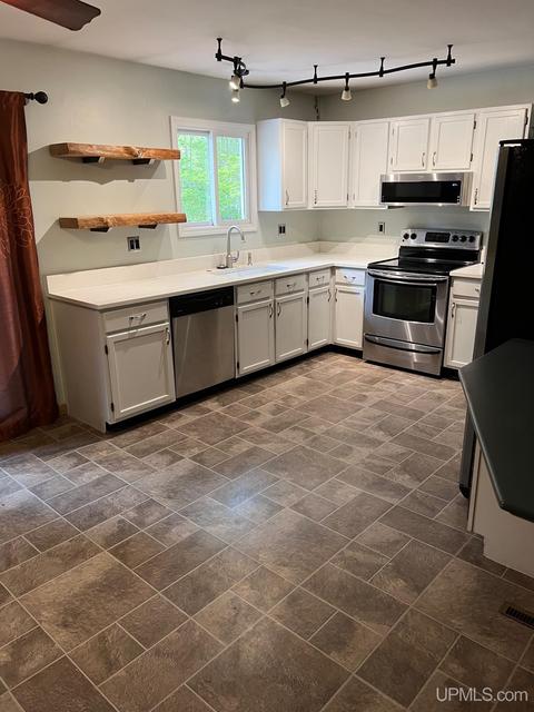 E9873 Kinston, Munising, MI 49862 photo 2