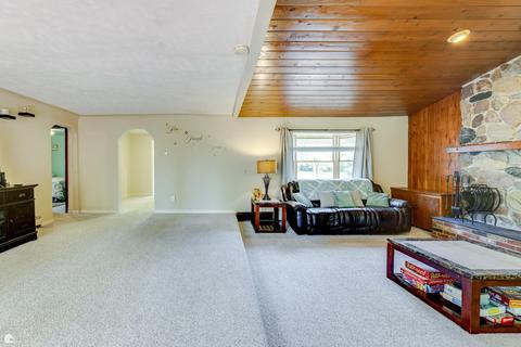 6302 Hewitt Rd, Grant, MI 48032 photo 12