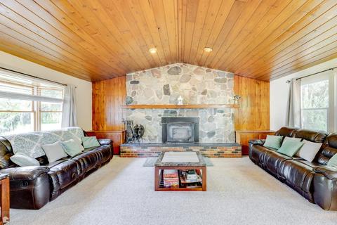6302 Hewitt Rd, Grant, MI 48032 photo 11