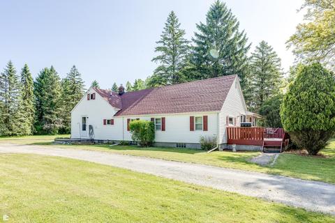 6302 Hewitt Rd, Grant, MI 48032