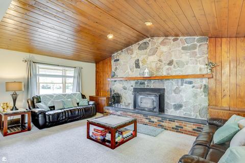 6302 Hewitt Rd, Grant, MI 48032 photo 9