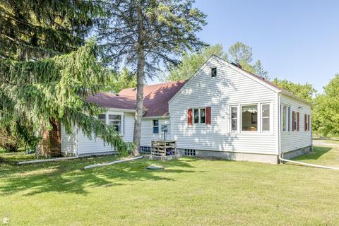 6302 Hewitt Rd, Grant, MI 48032 photo 2