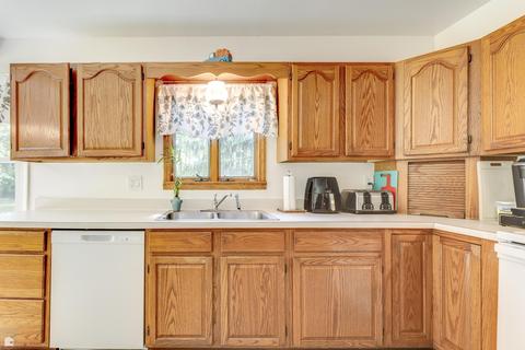 6302 Hewitt Rd, Grant, MI 48032 photo 21