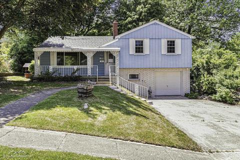 805 Forest Dr, Fenton, MI 48430 photo 2