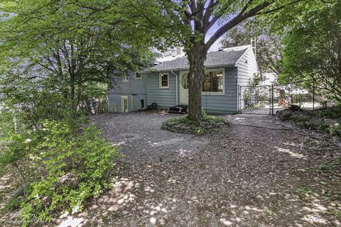 805 Forest Dr, Fenton, MI 48430 photo 8