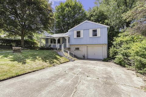 805 Forest Dr, Fenton, MI 48430