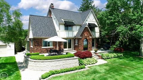 48996 Point Lakeview, Chesterfield, MI 48047