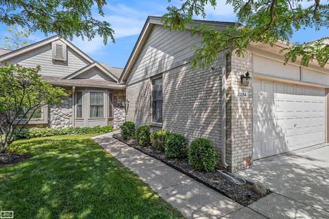 2284 Westmont Cir, Sterling Heights, MI 48310