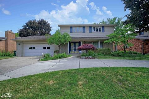 444 Saddle Ln, Grosse Pointe Woods, MI 48236