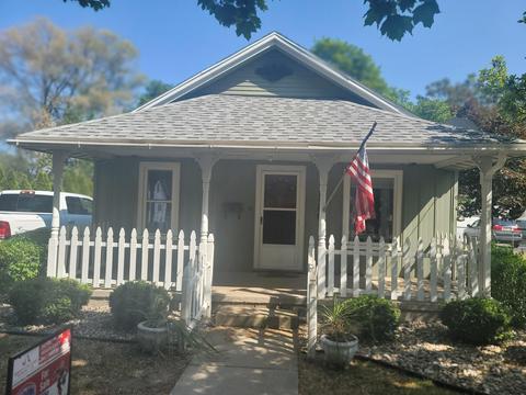 1306 Fournie, Midland, MI 48640