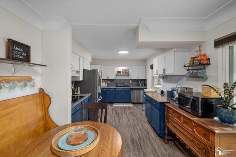 7605 Indian, Temperance, MI 48182 photo 11