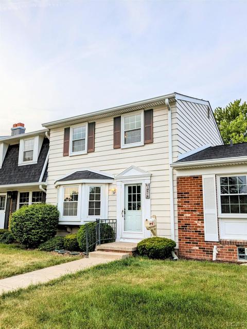 19375 Crystal Lake Dr, Northville, MI 48167