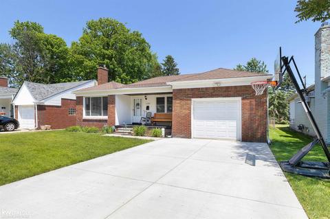 21149 Huntington, Harper Woods, MI 48225