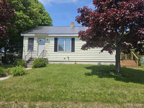 628 Manistique Ave, Manistique, MI 49854