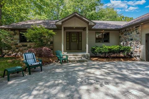 652 W Sundown Trl, Sanford, MI 48657