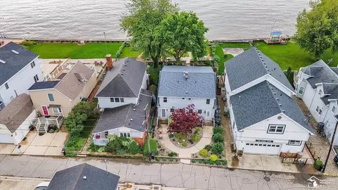 4591 4587 Allen, Luna Pier, MI 48157