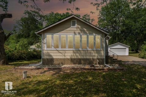 2187 Disch St, Flushing, MI 48433
