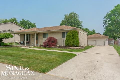 19585 Lloyd St, Clinton Township, MI 48038