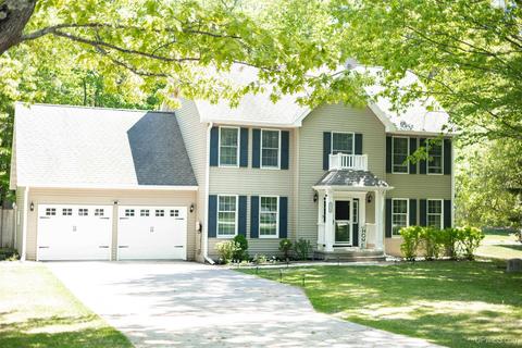 7770 Tipperary Rd, Gladstone, MI 49837