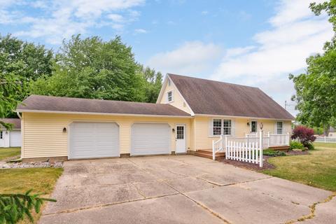 638 Center St, Chesaning, MI 48616